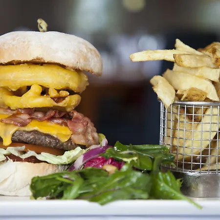 Hotel Roganstown & Country Club 4*