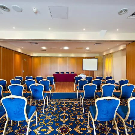 Roganstown & Country Club Szálloda 4*